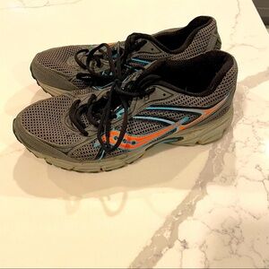 Womens Sauconys sneakers